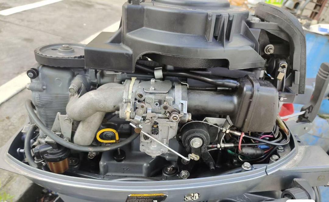 Yamaha 40HP 2-stroke outboard electrical system under engine cover